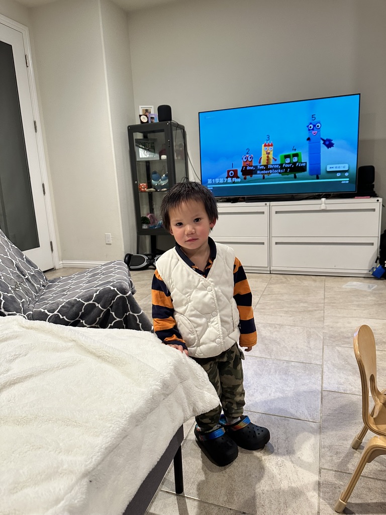 isaac saw the snack on the table